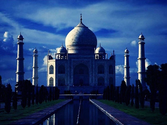 Enjoy Taj Mahal at Full Moon