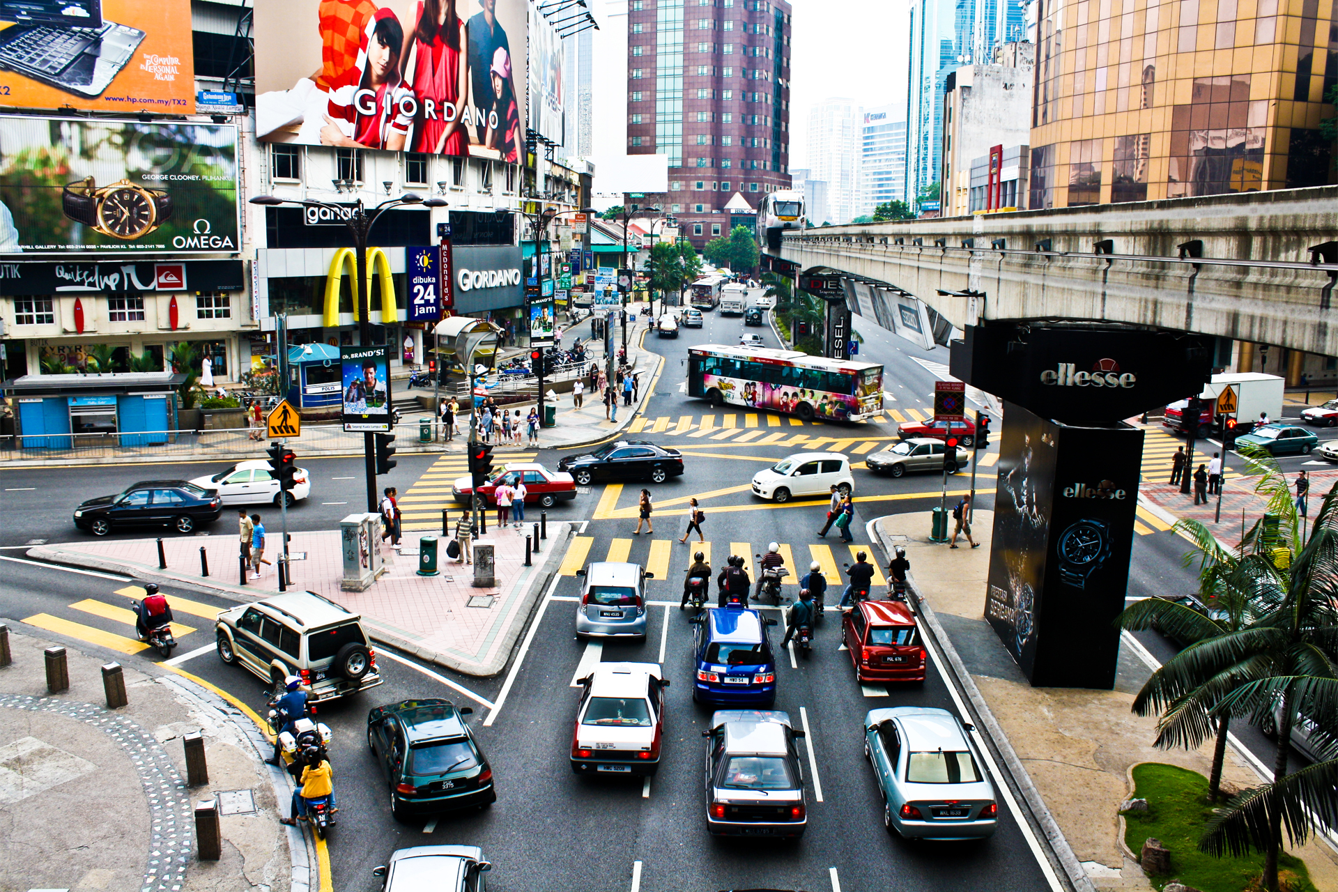 Bukit_bintang_from_kl_monorail_2009.jpg