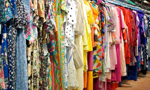 Vintage-Plus-Size-Clothing-607x367_1.png