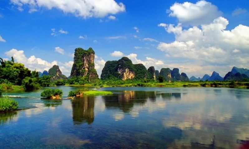 The-Li-River-runs-from-the-City-of-Guilin-to-Yangshuo-County.jpg