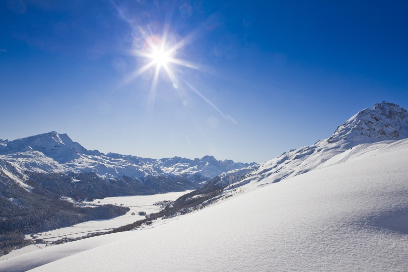 schneebedeckte-berge-im-oberengadin.jpg