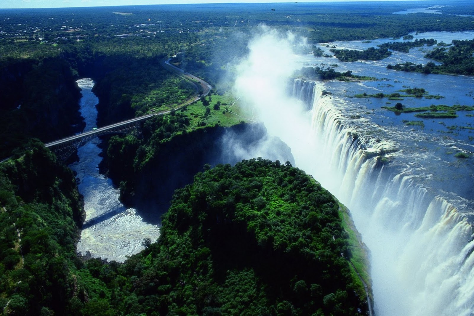 victoria-falls-in-zimbabwe.jpg