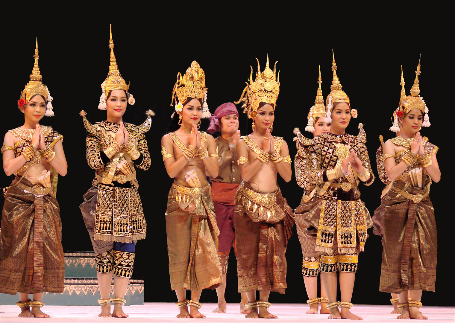 Royal_Ballet_Camboda_Apsara_Mera.jpg