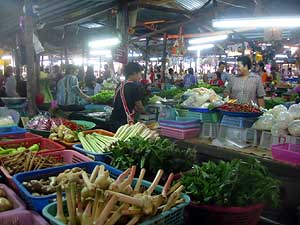 Ao_nang_area_market.jpg