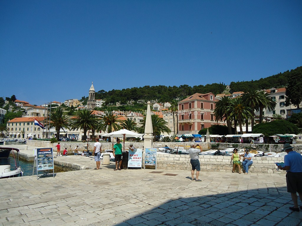 Hvar-Shopping-area.jpg