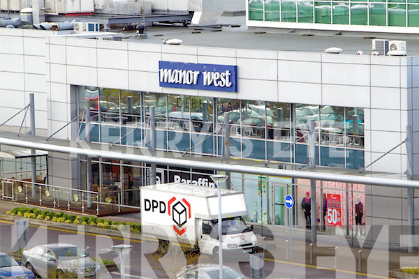 Manor_West_Shopping_Centre.jpg