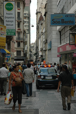 Sao_Paulo_Shoppers_in_Central_District.jpg