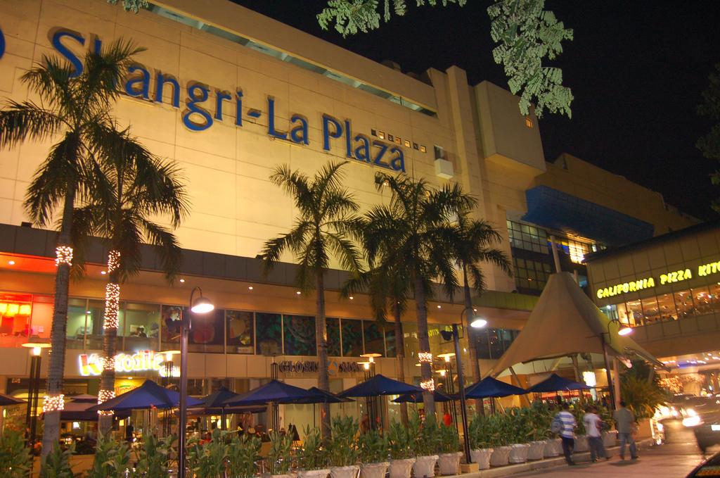 Shangri_La_Plaza_Mall.jpg