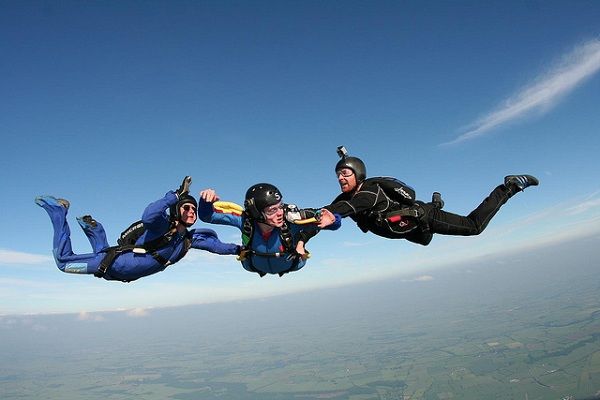 18_06_13_wj_flickr_wales_gibbons_skydiving.jpg