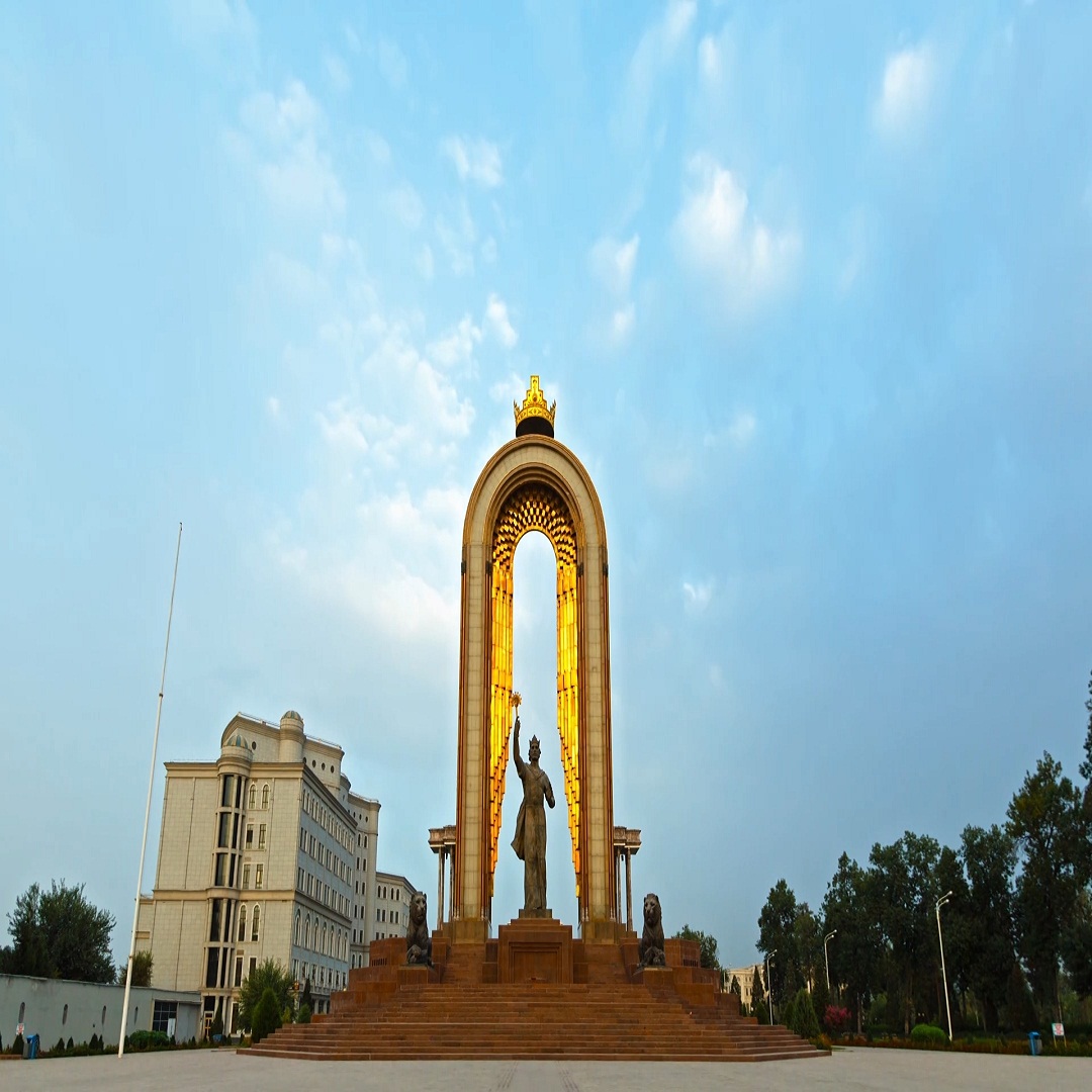 Ismoil_Somoni_mONUMENT.jpg