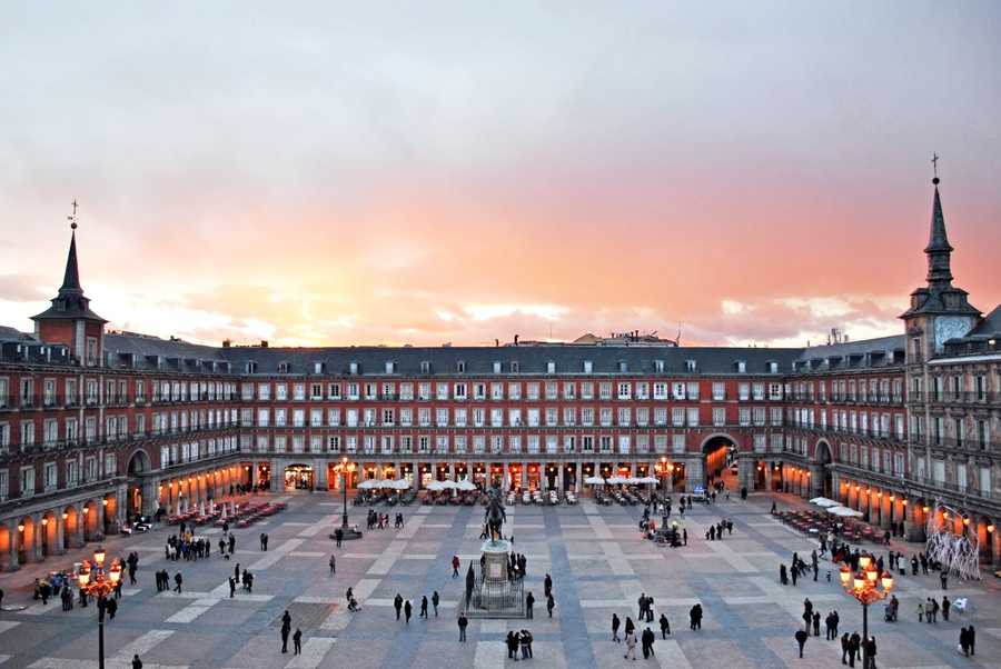 Plaza-Mayor-of-Madrid.jpg