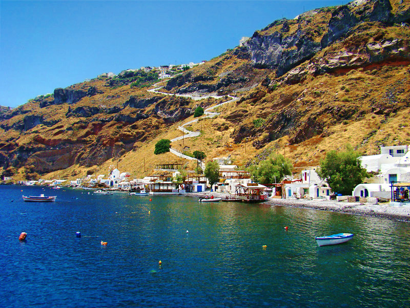 Santorini_ThirasiaKOrfos-BAy.jpg