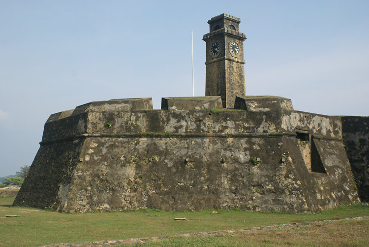 Sri-lanka-moon-bastion-clock-tower.jpg