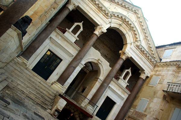 split-croatia-palace.jpg