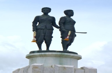 two_heroines_monument.jpg