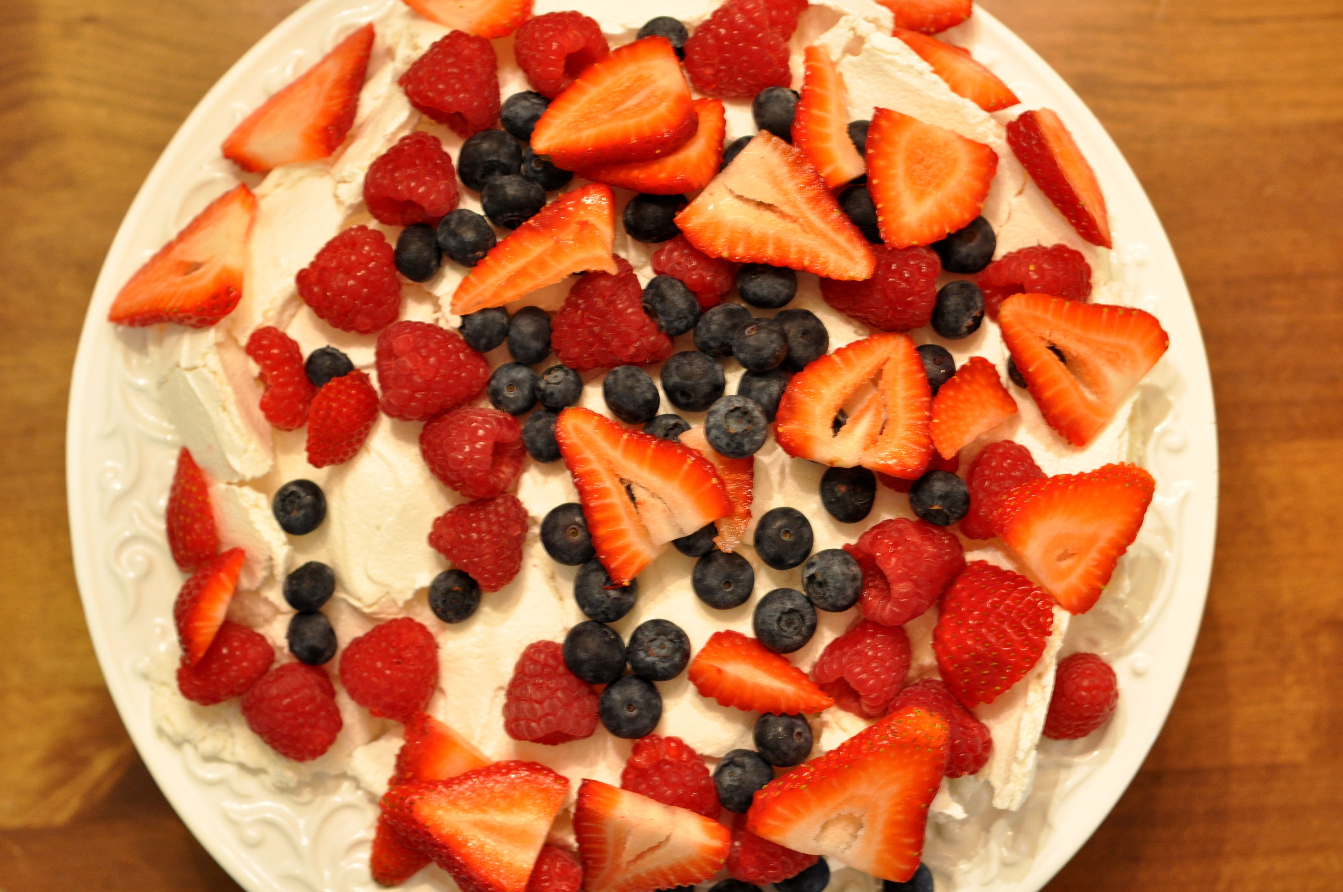 Mixed_Berry_Pavlova.jpg