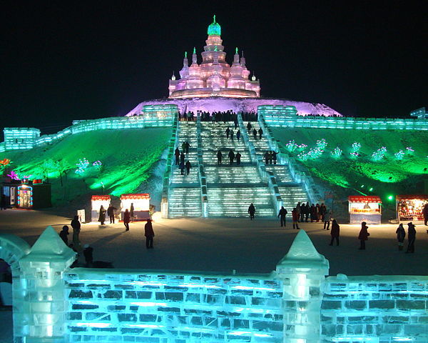 International_Festival_of_Snow_and_Ice_Sculpture_Krasnoyarsk.jpg