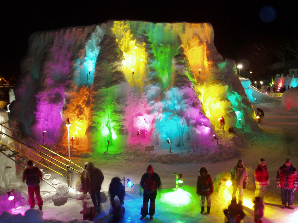 Lake_Shikotsu_Ice_Festival.jpg