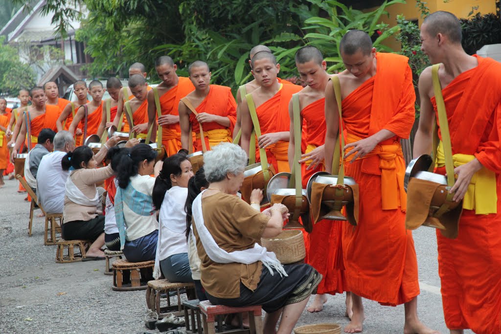 Luang Prabang, Tak Bat, Walking Tour, Weaving Villages, Monastic School Visit, Baci Ceremony